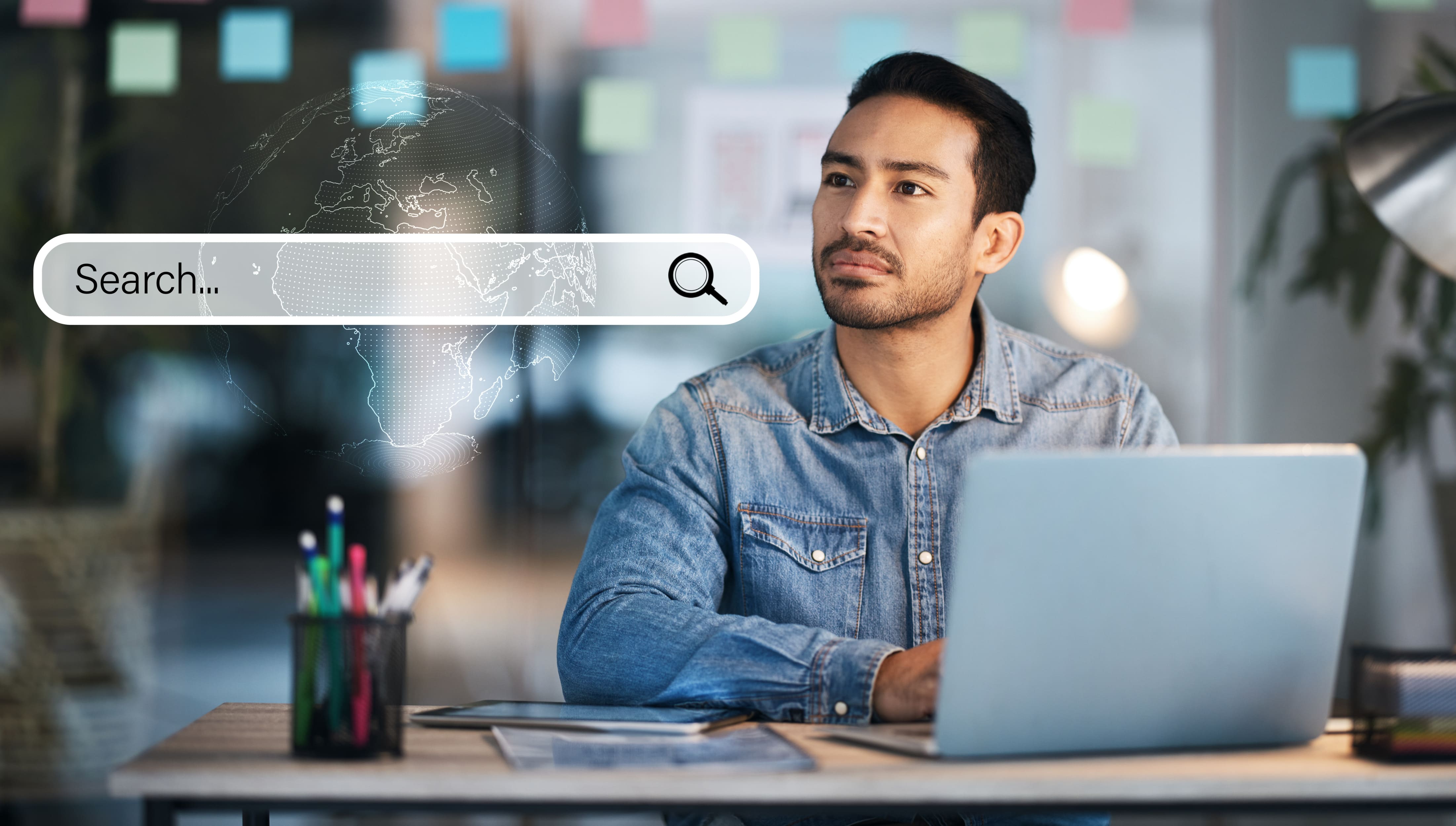 Consultor SEO analizando resultados