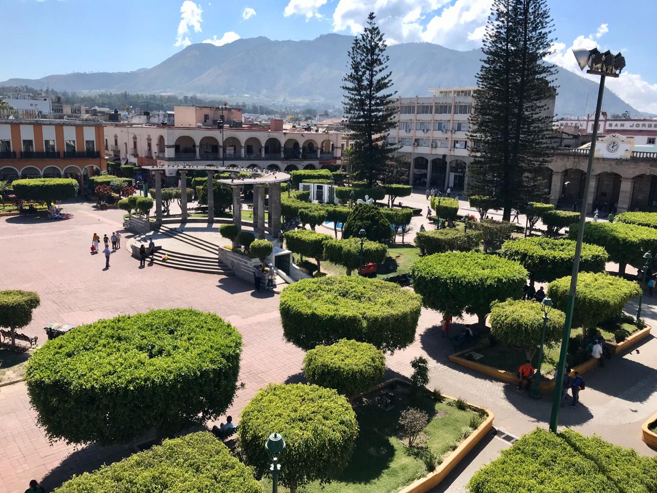 Vista aerea de la plaza central de Tepic Nayarit con Cerro de San Juan de Fondo | Blog Holográfico Publicidad