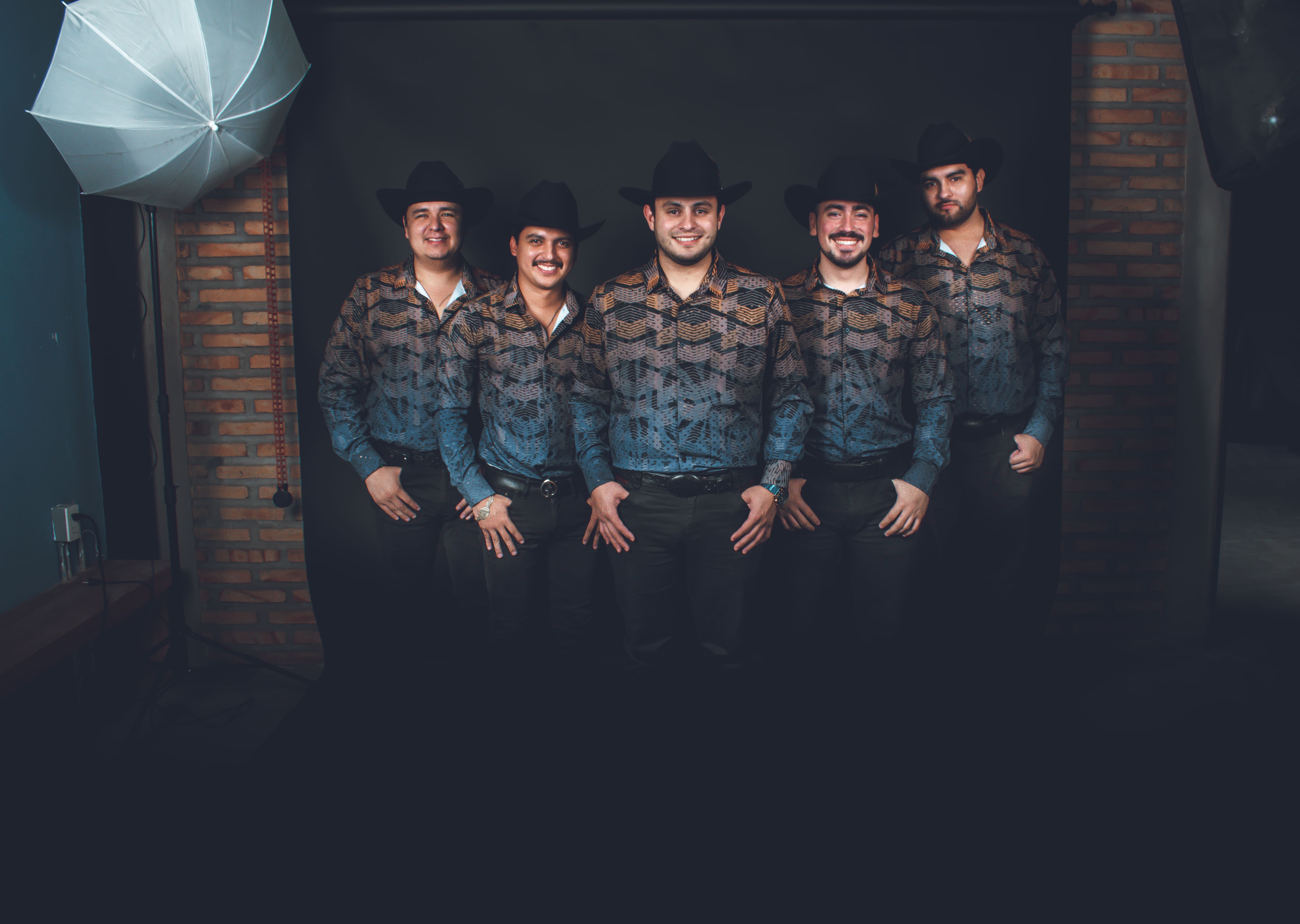 Grupo Los Mayeles en sesión editorial